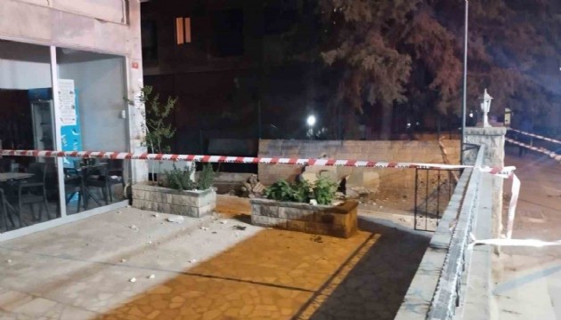 Kadıköy'de balkon çöktü! Bina boşaltıldı