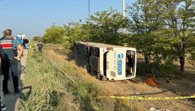 Otobüs şarampole devrildi: 1 ölü!