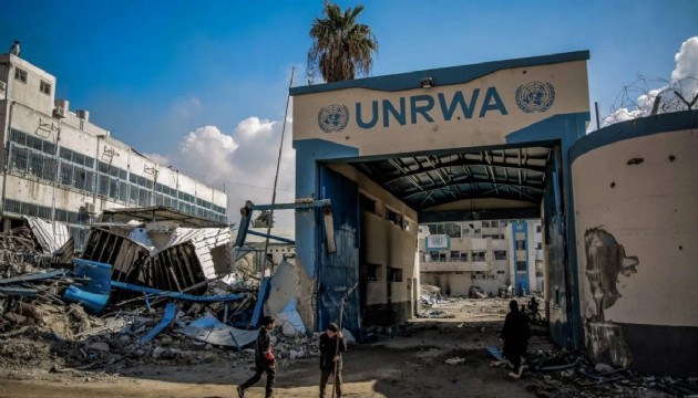 İsrail, Gazze’de UNRWA okullarını bombaladı