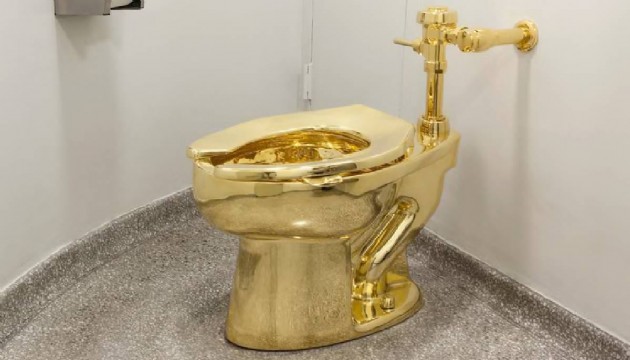 Saf altından yapılan dünyanın en pahalı tuvaleti açık artırmada