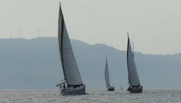 İzmir'de yelken şenliği yapıldı