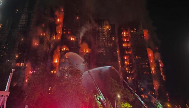 Hong Kong'daki yangında ölenlerin sayısı 75'e ulaştı