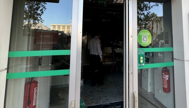 Antalya'da banka şubesinde yangın
