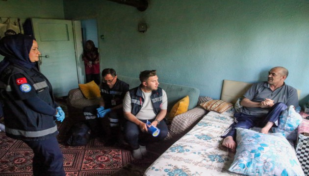Yatalak hastalar 'Evde Sağlık Hizmeti' ile şifa buluyor