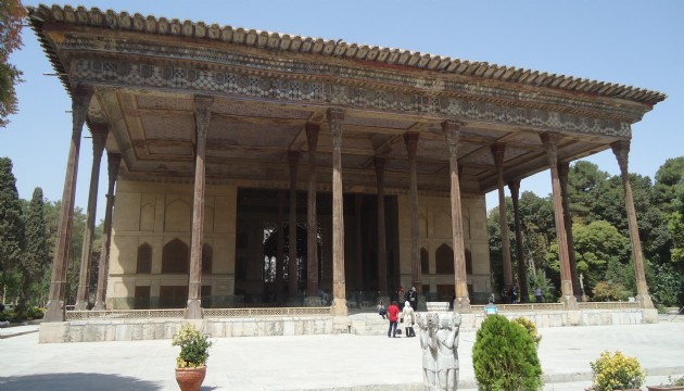 Dünya mirası Çehel Sütun Sarayı da büyük hasar aldı