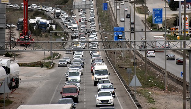 Tatil dönüşü yoğunluğu yaşanıyor