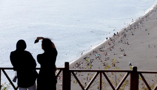 Antalya'da sahiller doldu