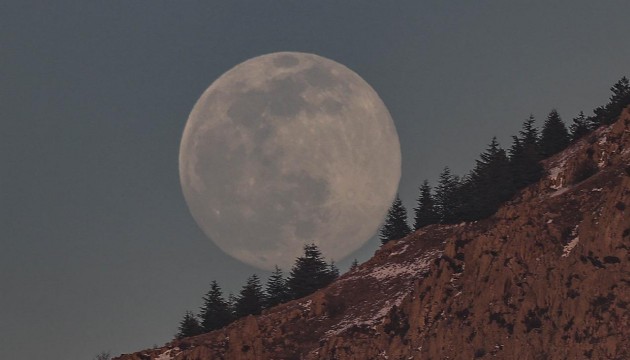 Ay'dan alınan örnekte daha eski döneme ait kalıntı bulundu