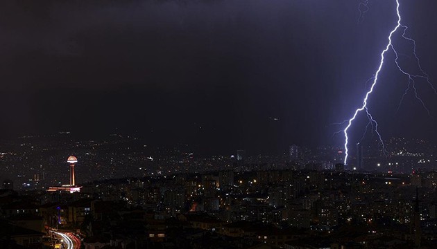 Ankara'da sağanak yağış ve dolu etkili oldu