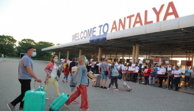 Antalya Havalimanı kasımda 1 milyon 721 bin 990 yolcuya hizmet verdi