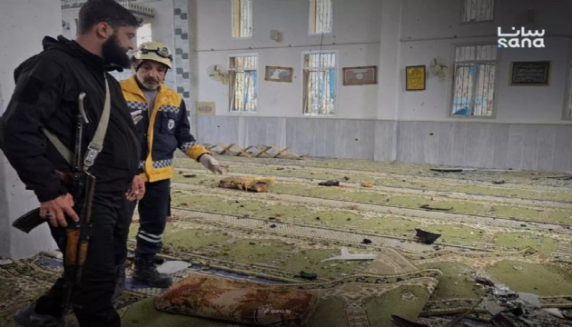 Suriye'de bir camide patlama