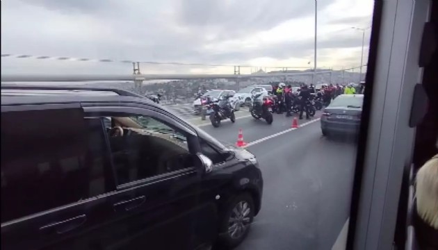 Motosikletli polisler kaza yaptı