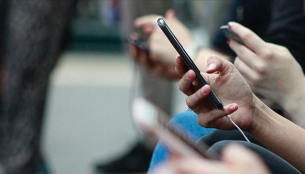 Okullarda akıllı telefonlar yasaklandı