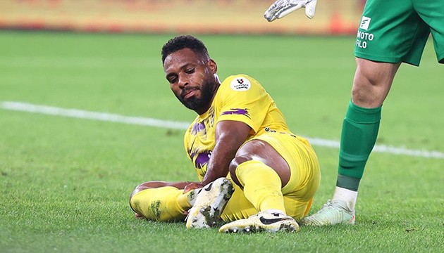 Eyüpsporlu futbolcunun ayağı kırıldı