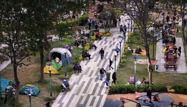 İstanbullu bu geceyi de sokakta geçirdi