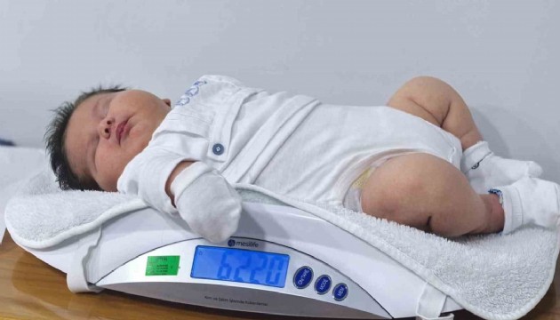 Herkes şokta! Türkiye'nin en iri bebeği İnegöl'de doğdu