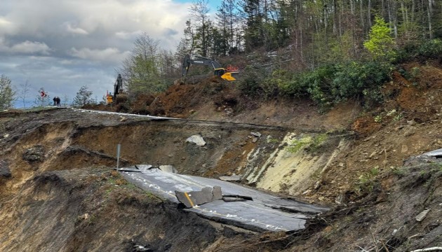 Kastamonu-Çatalzeytin kara yolu heyelan nedeniyle kapandı