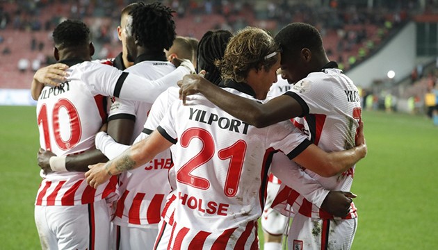 Samsunspor, Karagümrük'ü yendi