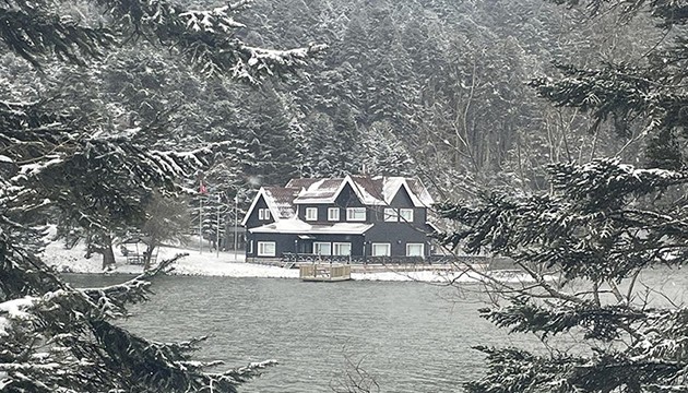 Gölcük Tabiat Parkı beyaza büründü