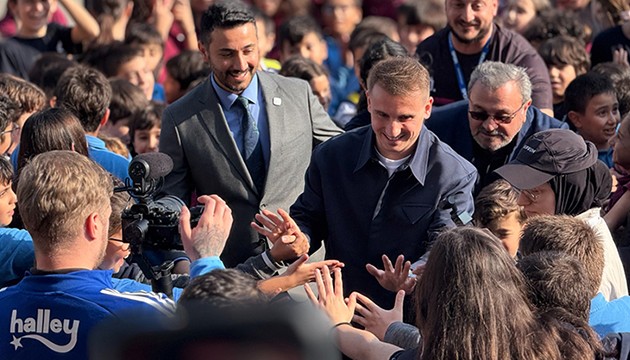 Aktürkoğlu'ndan okul ziyareti