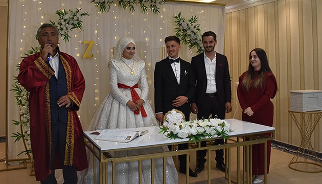 Ücretsiz salon hizmetiyle evlendiler