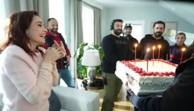 Özgü Namal'a doğum günü kutlaması!