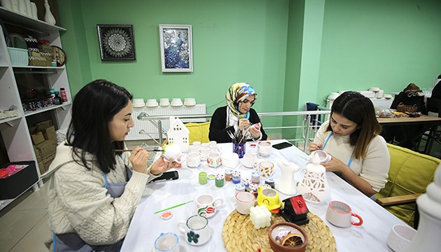 Kanseri yendi, sanatla hayata tutundu