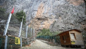 Altınbeşik Mağarası'nın yürüyüş yolu çelik kafesle korunacak