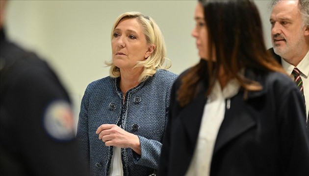 Le Pen'in yolsuzluk davasında hakimi tehdit eden kişiye hapis cezası