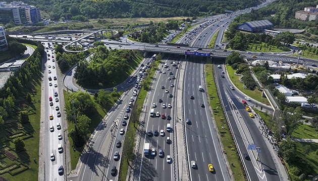 Bayram dönüşü trafik yoğunlaştı