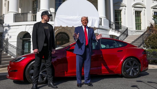 ABD'de, Tesla servis merkezindeki araçlara 'hedefli saldırı' düzenlendi