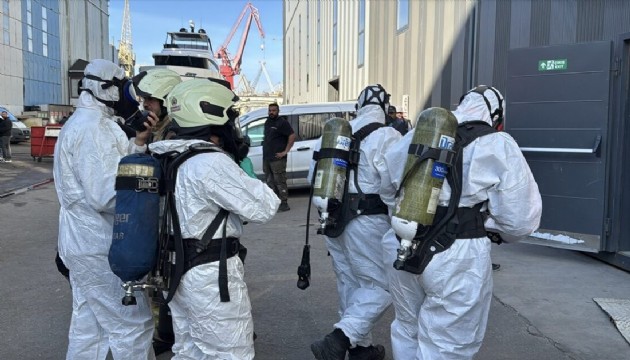 Tuzla'da tersanedeki yatta yangın