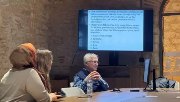 Eski kitabeli mezar taşları neredeyse kalmadı