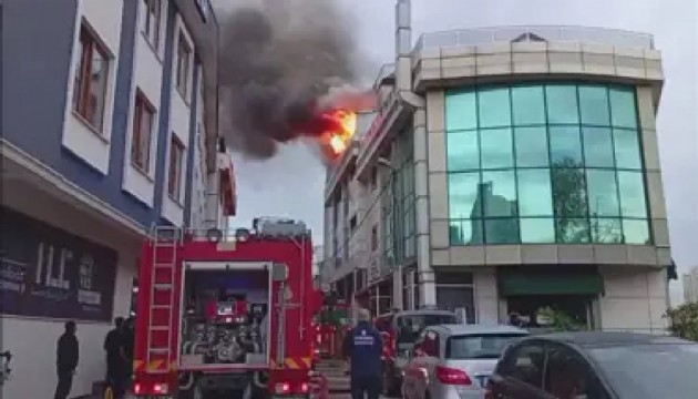 Ataşehir'de otel çatısında yangın