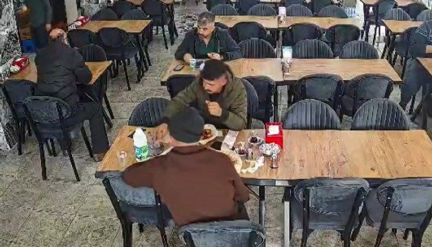 900 liralık hesabı ödemeden kaçtılar