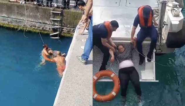 Denize düşen kadını vatandaşlar kurtardı