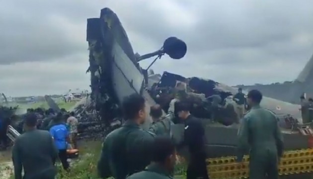 Hindistan'da askeri uçak faciası