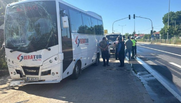 İşçi servisleri çarpıştı: 42 yaralı!