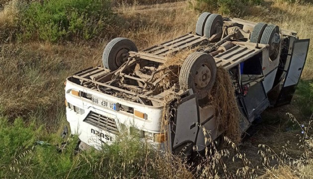 Minibüs devrildi: 6'sı çocuk 16 yaralı