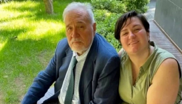İlber Ortaylı'nın kızı, babasının eşyalarını satışa çıkardı