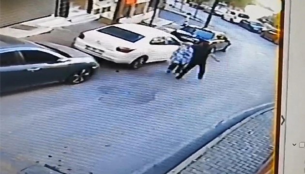 Sokakta yürüyen kadına saldırı