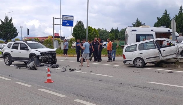 Giresun'da iki otomobil çarpıştı