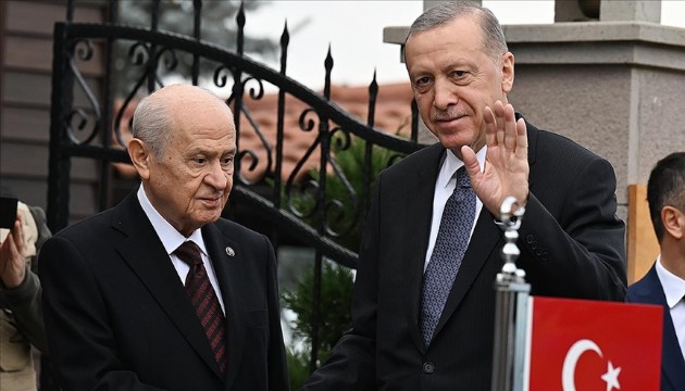 Erdoğan'dan Bahçeli'ye tebrik çiçeği
