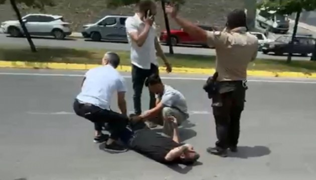 Adliye önünde silah sesleri