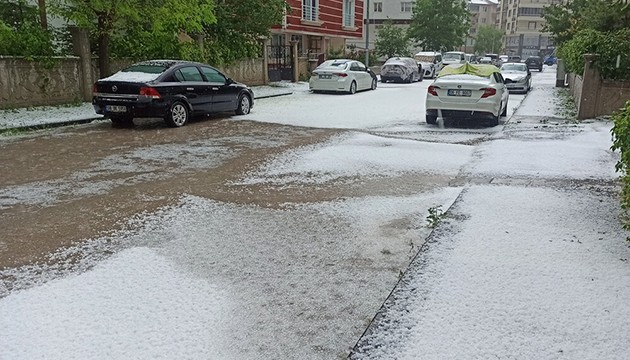 Ankara'yı sağanak vurdu