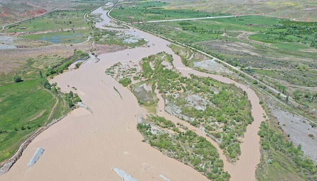 Aras Nehri'nin debisi yükseldi