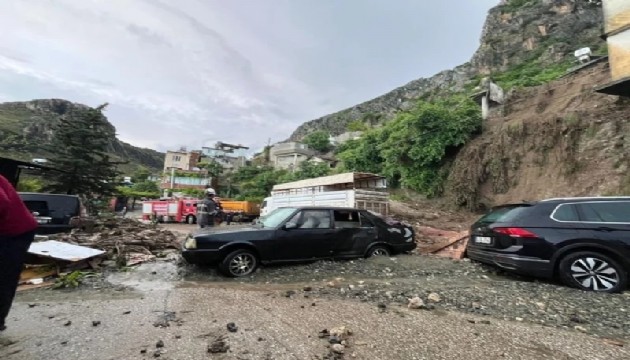 Sağanak yağış! Ev çöktü