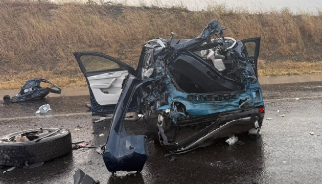Feci kaza! Otomobil tankere çarptı