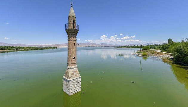 Baraj çevresindeki yerleşim yerleri sular altında kaldı