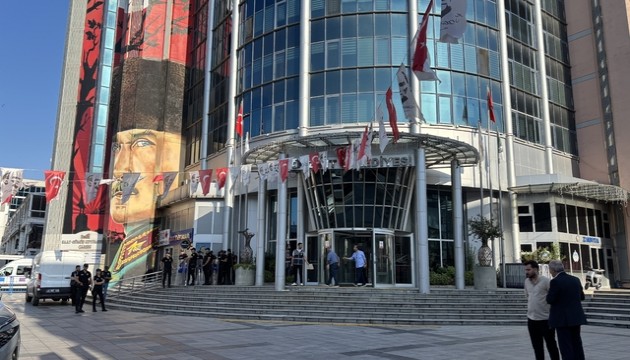 İzmit Belediyesi'ne operasyon